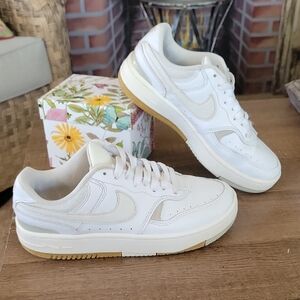 Nike Women's Size 6 Gamma Force Sneakers-White/ Light Bone Athletic Shoes